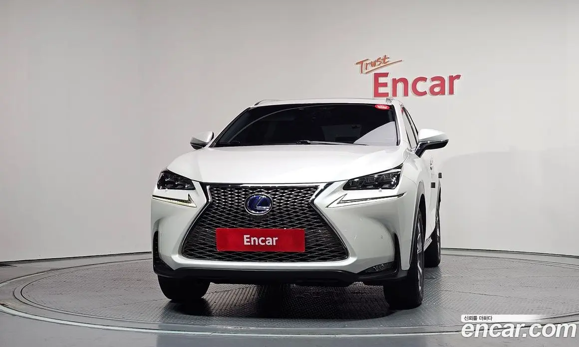 Lexus NX 2017 2.5 автомат (гидро), фото 3
