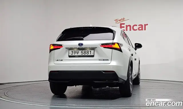 Lexus NX 2017 2.5 автомат (гидро), миниатюра 4