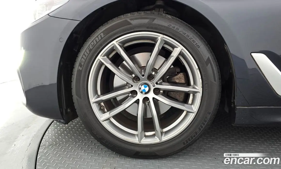 BMW 5 серия 2018 2.0 автомат (гидро), фото 5
