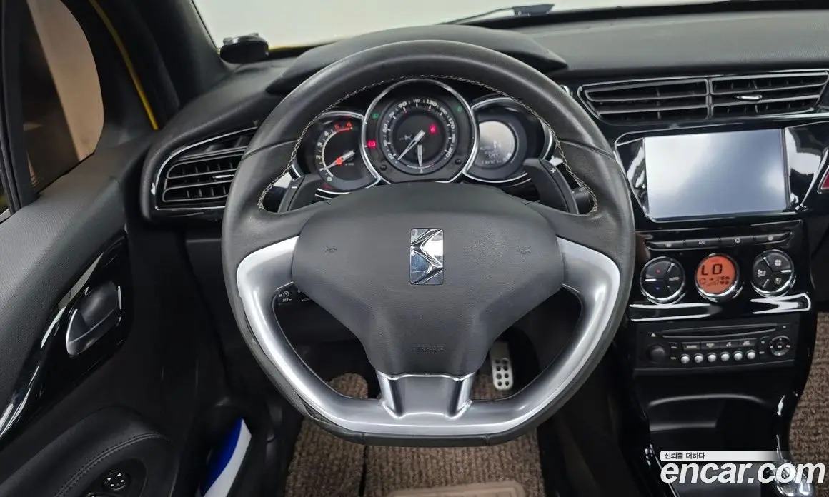 Citroen DS3 2016 1.6 автомат (гидро), фото 13 Citroen DS3 2016 1.6 автомат (гидро), фото 13