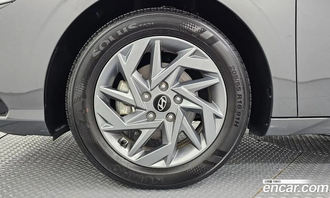 Hyundai Avante 2024 1.6 автомат (гидро), фото 5