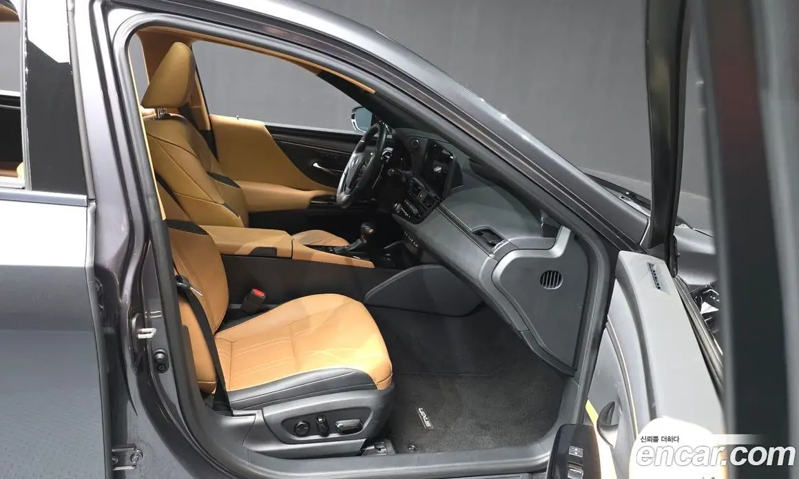 Lexus ES 2023 2.5 автомат (гидро), фото 11