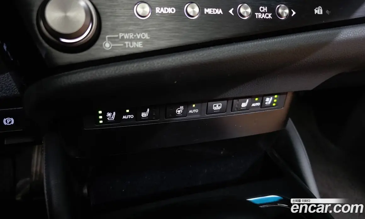 Lexus ES 2023 2.5 автомат (гидро), фото 16