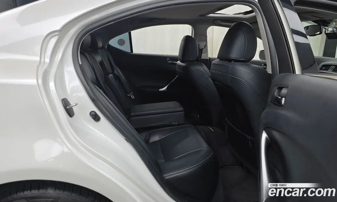 Lexus IS 2011 2.5 автомат (гидро), фото 12 Lexus IS 2011 2.5 автомат (гидро), фото 12