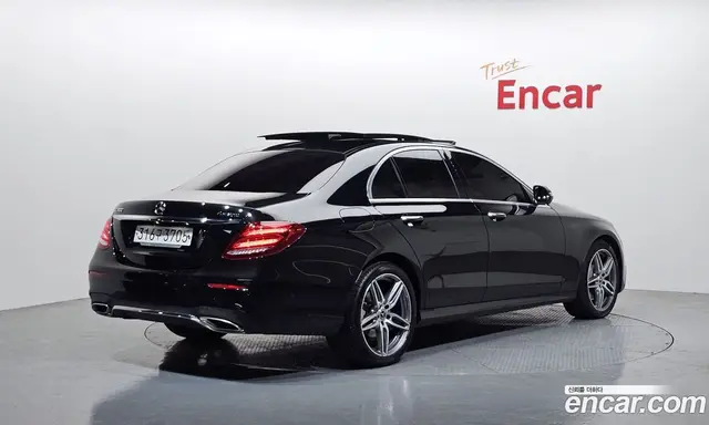 Mercedes-Benz E-Class 2020 2.0 автомат (гидро), миниатюра 2