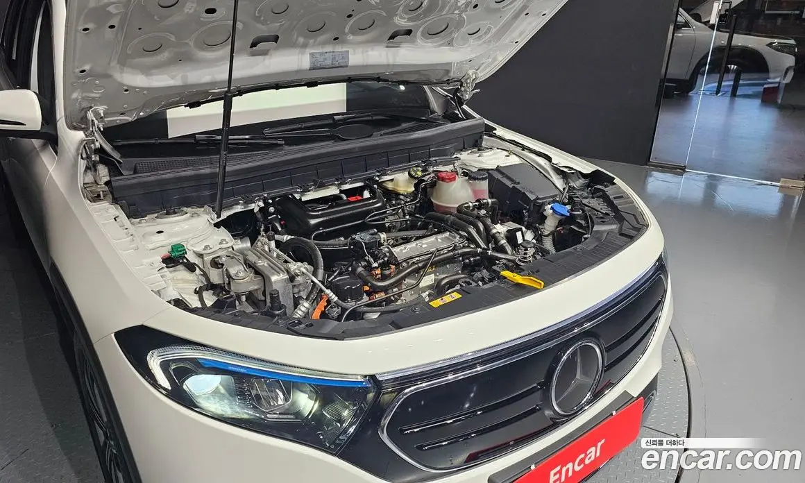 Mercedes-Benz EQB 2024 0.2 автомат (гидро), фото 6