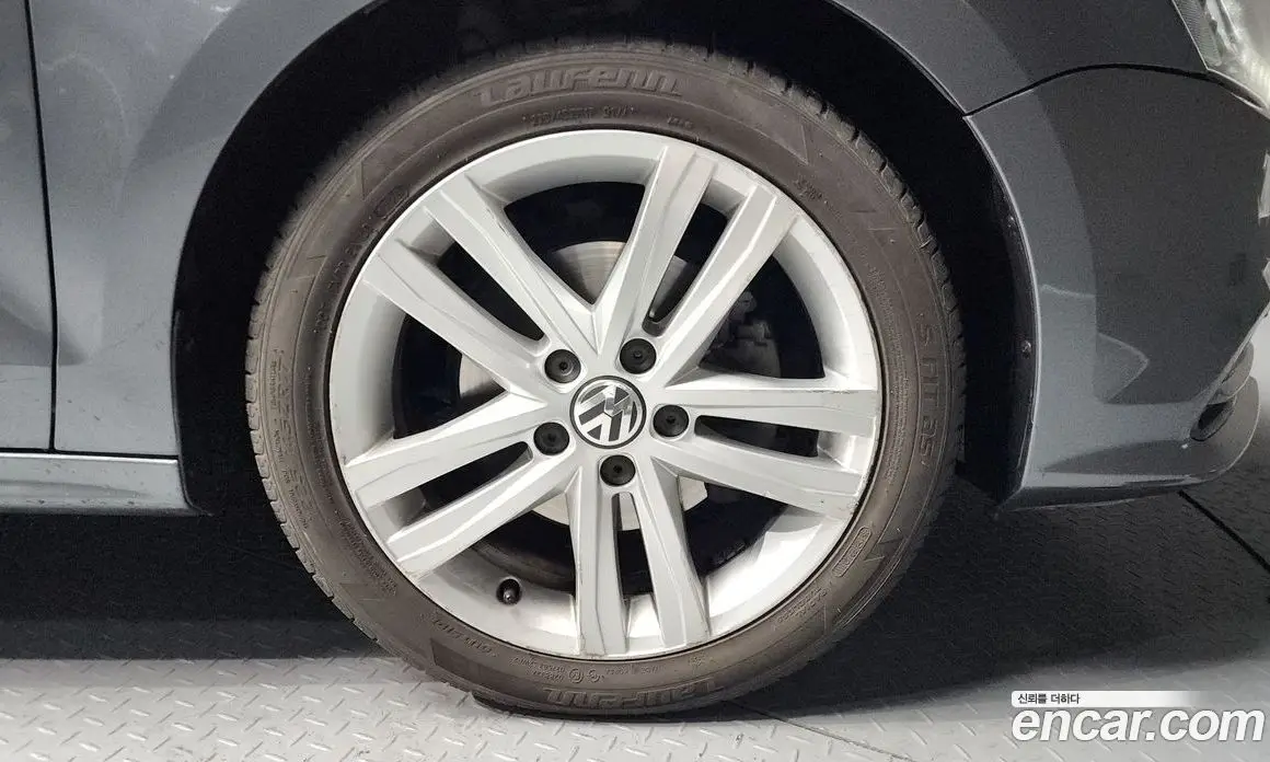 Volkswagen Jetta 2015 2.0 автомат (гидро), фото 5 Volkswagen Jetta 2015 2.0 автомат (гидро), фото 5