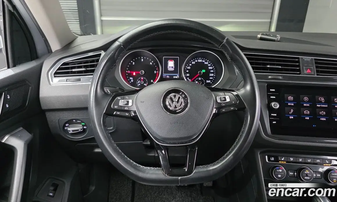 Volkswagen Tiguan 2018 2.0 автомат (гидро), фото 12 Volkswagen Tiguan 2018 2.0 автомат (гидро), фото 12