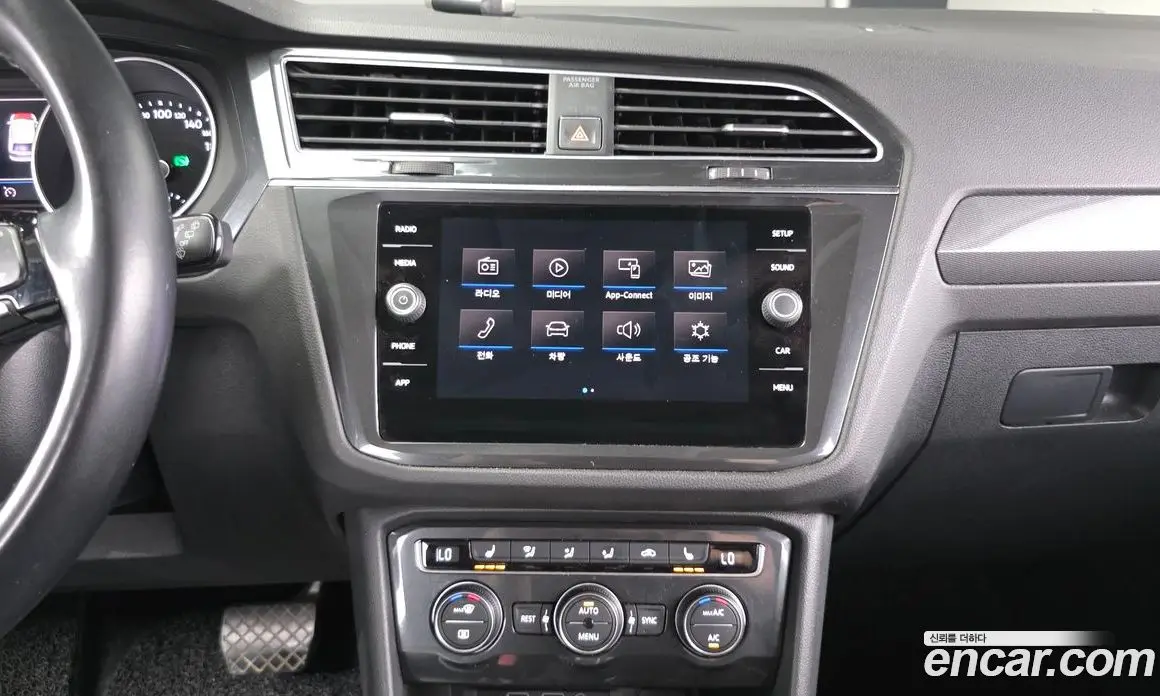 Volkswagen Tiguan 2018 2.0 автомат (гидро), фото 19 Volkswagen Tiguan 2018 2.0 автомат (гидро), фото 19