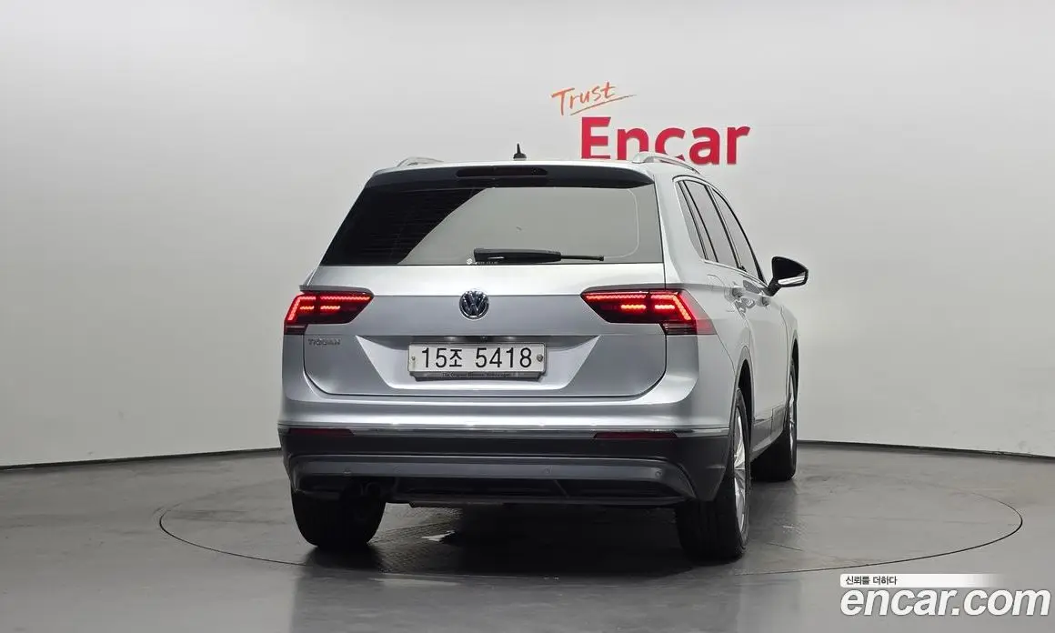 Volkswagen Tiguan 2018 2.0 автомат (гидро), фото 4 Volkswagen Tiguan 2018 2.0 автомат (гидро), фото 4