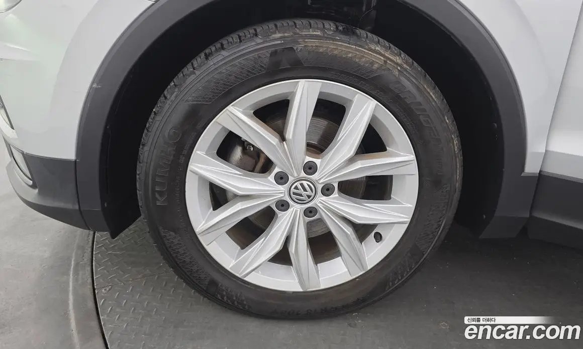 Volkswagen Tiguan 2018 2.0 автомат (гидро), фото 5 Volkswagen Tiguan 2018 2.0 автомат (гидро), фото 5