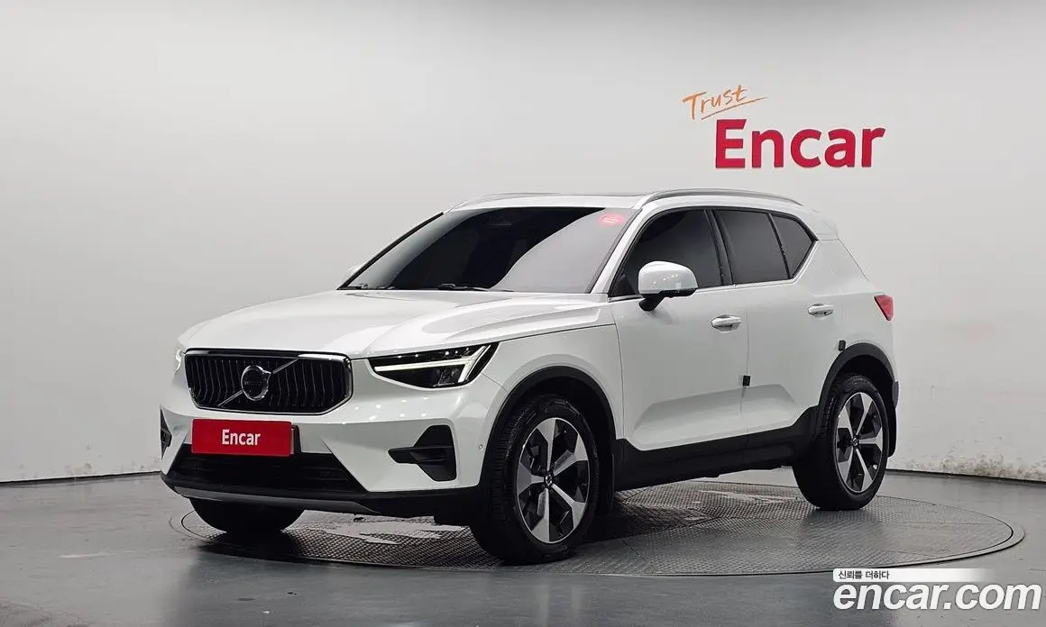 Volvo XC40 2023 2.0 автомат (гидро), фото 1 Volvo XC40 2023 2.0 автомат (гидро), фото 1