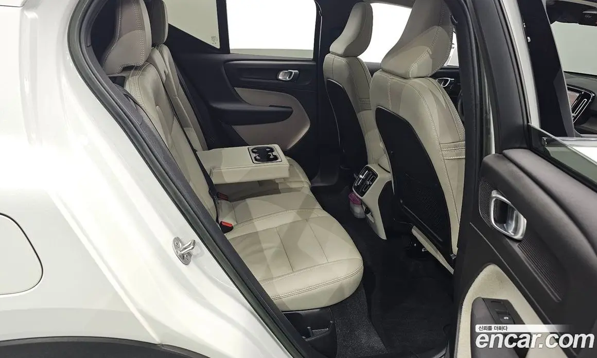 Volvo XC40 2023 2.0 автомат (гидро), фото 11 Volvo XC40 2023 2.0 автомат (гидро), фото 11