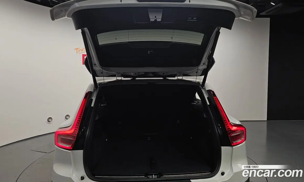 Volvo XC40 2023 2.0 автомат (гидро), фото 20 Volvo XC40 2023 2.0 автомат (гидро), фото 20