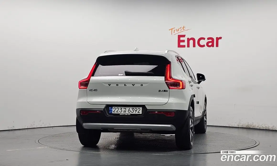 Volvo XC40 2023 2.0 автомат (гидро), фото 4 Volvo XC40 2023 2.0 автомат (гидро), фото 4