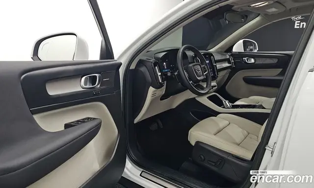Volvo XC40 2023 2.0 автомат (гидро), миниатюра 10 Volvo XC40 2023 2.0 автомат (гидро), миниатюра 10