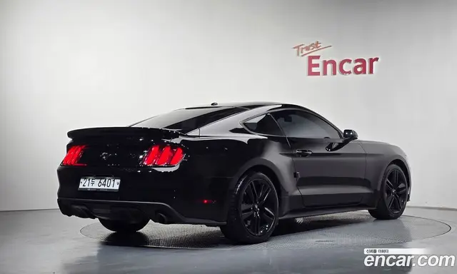 Ford Mustang 2017 2.3 автомат (гидро), миниатюра 2