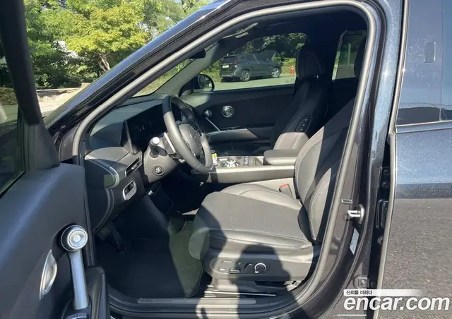 Genesis GV60 2024 0.1 автомат (гидро), миниатюра 4