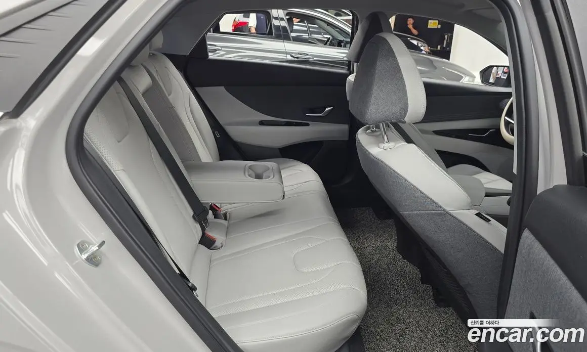 Hyundai Avante 2022 1.6 автомат (гидро), фото 11