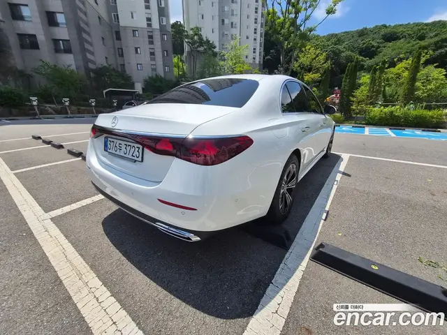 Mercedes-Benz E-Class 2025 2.0 автомат (гидро), миниатюра 2