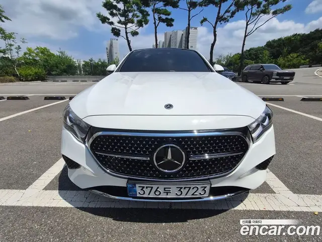 Mercedes-Benz E-Class 2025 2.0 автомат (гидро), миниатюра 3