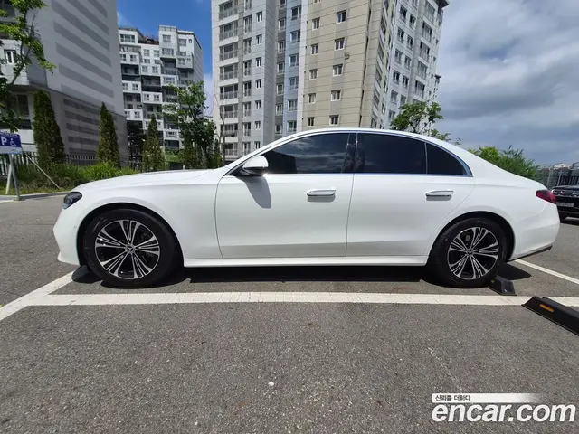 Mercedes-Benz E-Class 2025 2.0 автомат (гидро), миниатюра 5