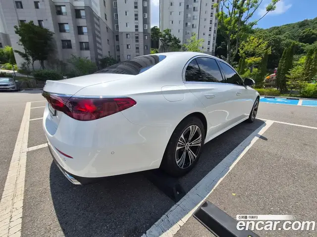 Mercedes-Benz E-Class 2025 2.0 автомат (гидро), миниатюра 8