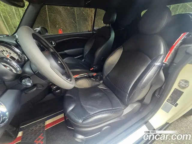 Mini Cooper Convertible 2012 1.6 автомат (гидро), миниатюра 9