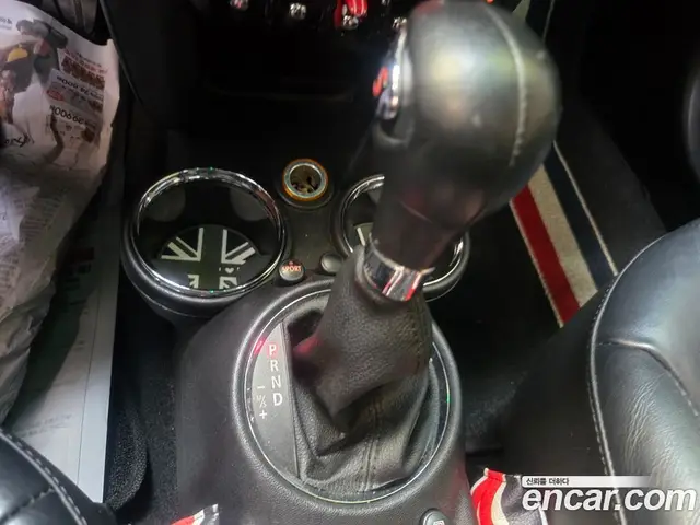 Mini Cooper Convertible 2012 1.6 автомат (гидро), миниатюра 10