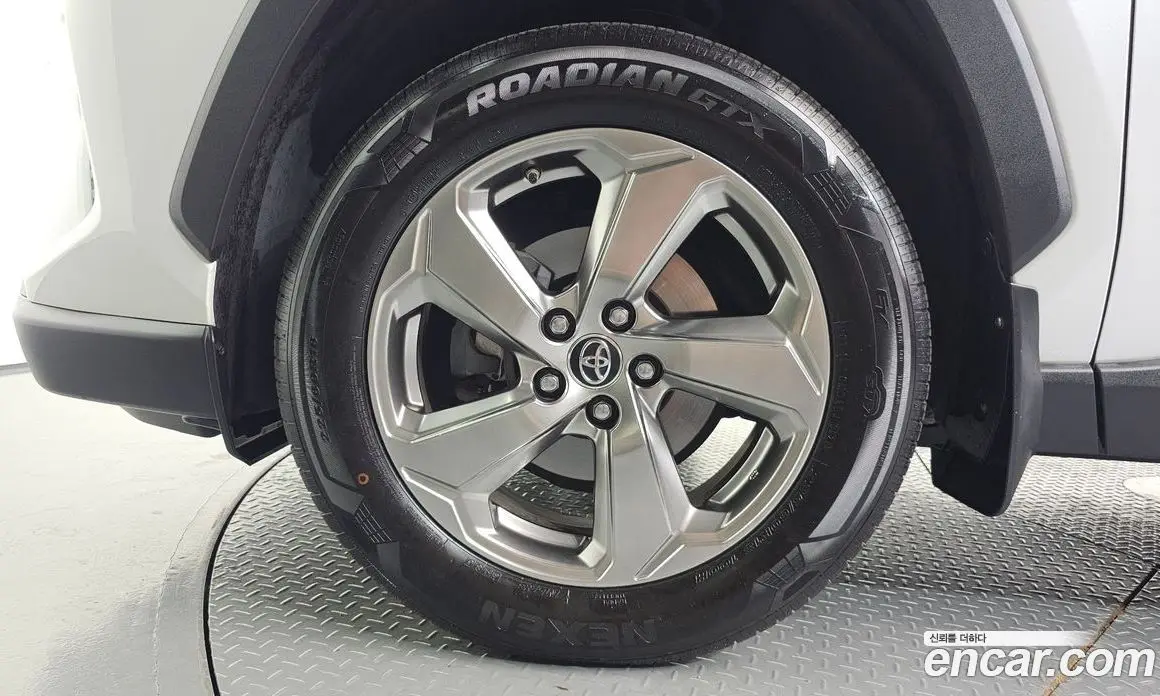Toyota RAV4 2019 2.5 автомат (гидро), фото 5