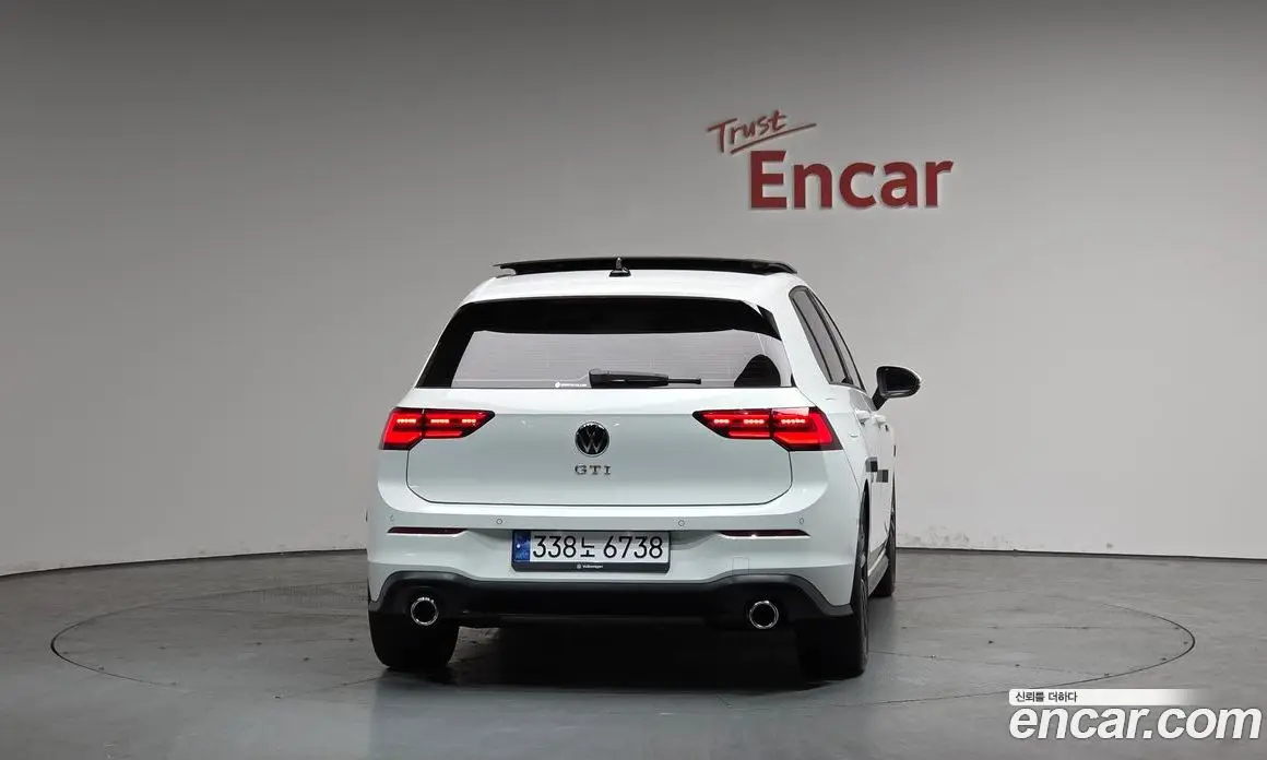 Volkswagen Golf 2023 2.0 автомат (гидро), фото 3