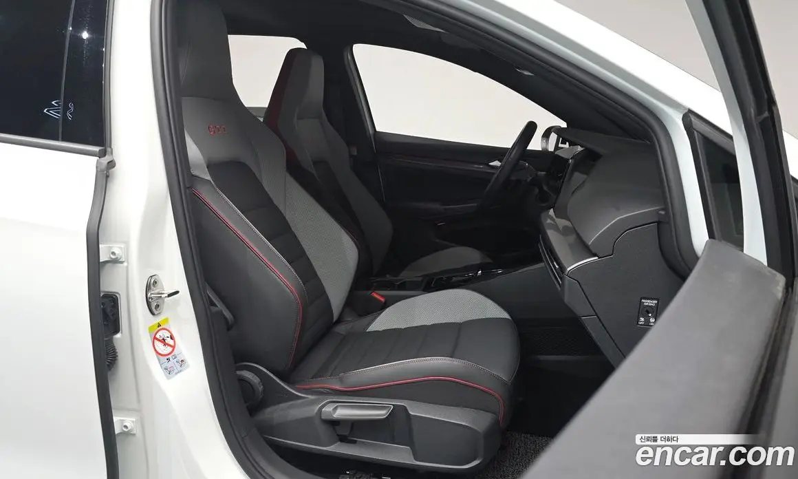 Volkswagen Golf 2023 2.0 автомат (гидро), фото 9
