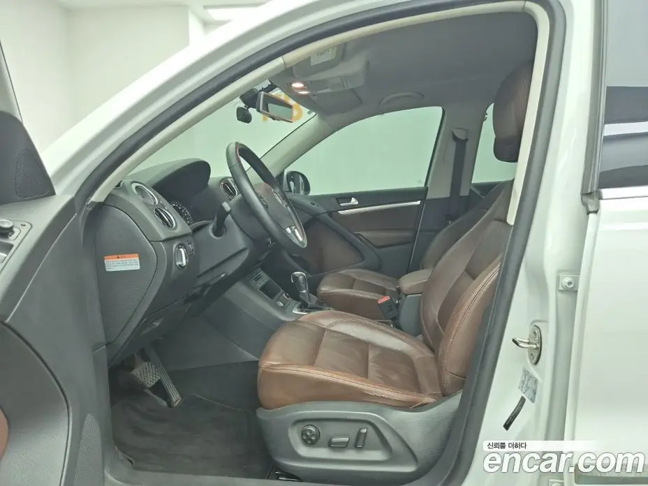 Volkswagen Tiguan 2015 2.0 автомат (гидро), фото 11