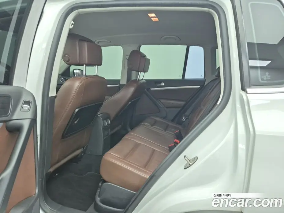 Volkswagen Tiguan 2015 2.0 автомат (гидро), фото 12