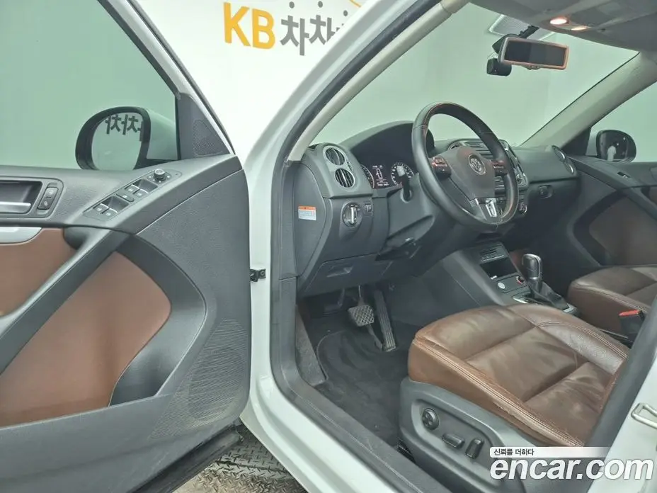 Volkswagen Tiguan 2015 2.0 автомат (гидро), фото 16