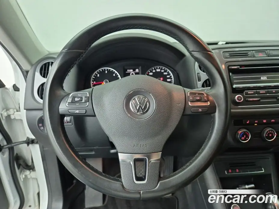 Volkswagen Tiguan 2015 2.0 автомат (гидро), фото 9