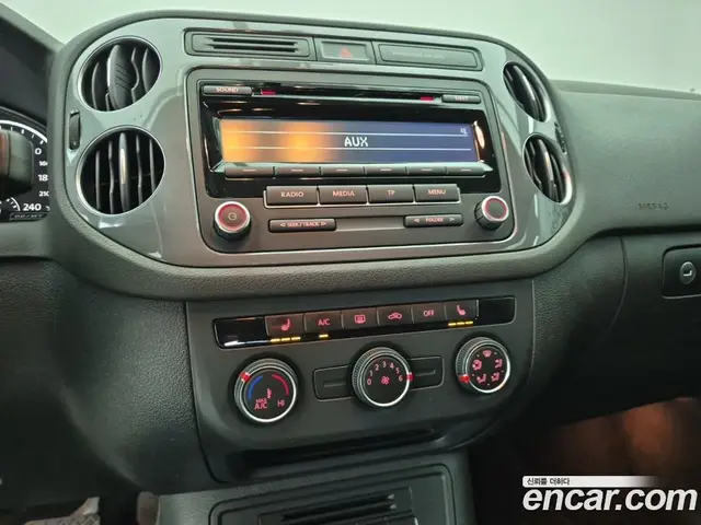 Volkswagen Tiguan 2015 2.0 автомат (гидро), миниатюра 10