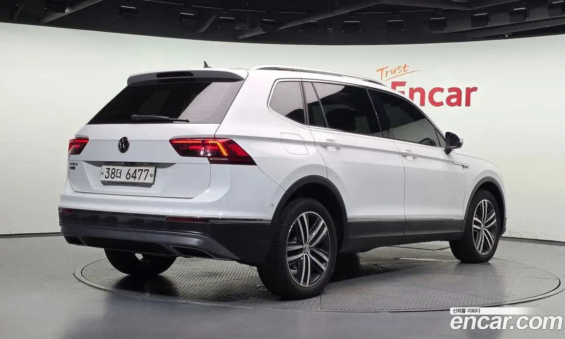 Volkswagen Tiguan 2018 2.0 автомат (гидро), фото 2 Volkswagen Tiguan 2018 2.0 автомат (гидро), фото 2