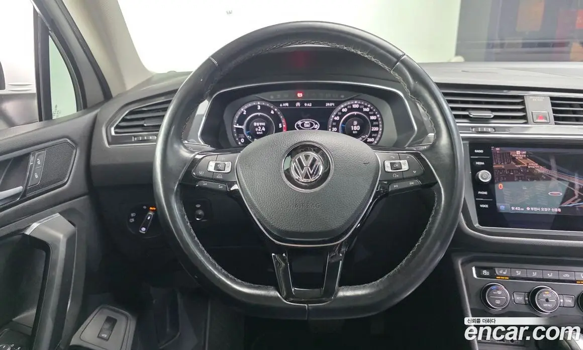 Volkswagen Tiguan 2018 2.0 автомат (гидро), фото 13 Volkswagen Tiguan 2018 2.0 автомат (гидро), фото 13
