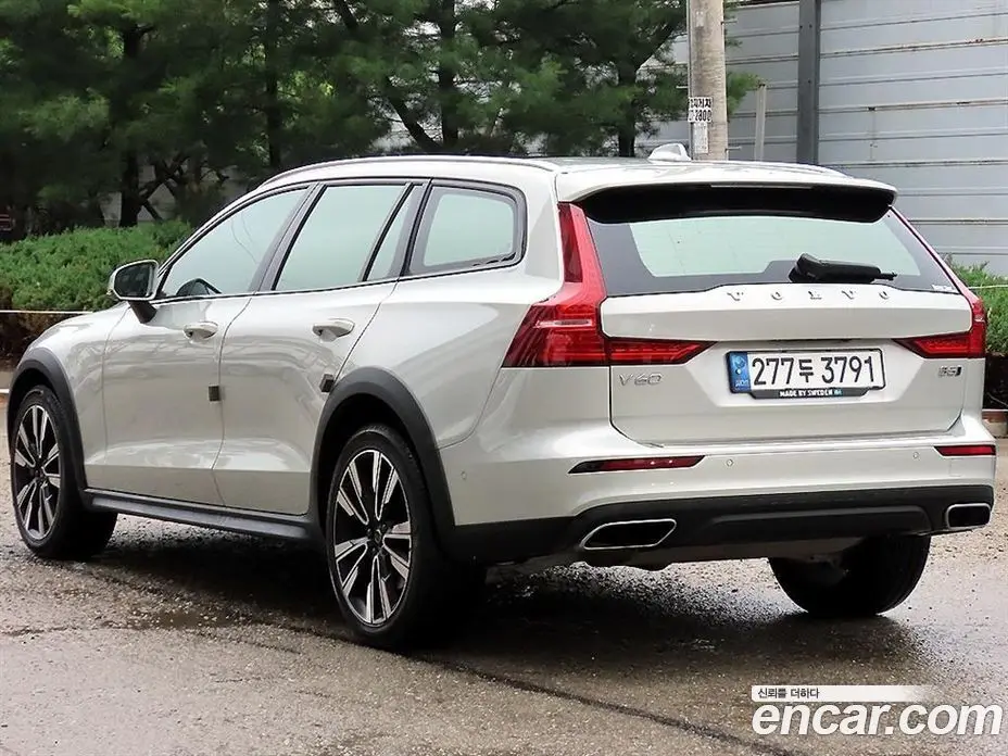 Volvo V60 2021 2.0 автомат (гидро), фото 3