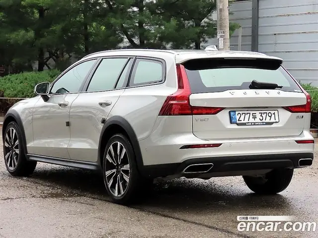 Volvo V60 2021 2.0 автомат (гидро), миниатюра 3