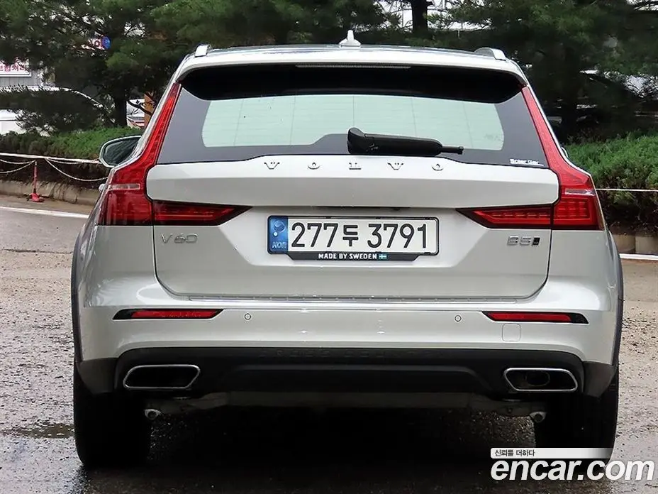 Volvo V60 2021 2.0 автомат (гидро), фото 4
