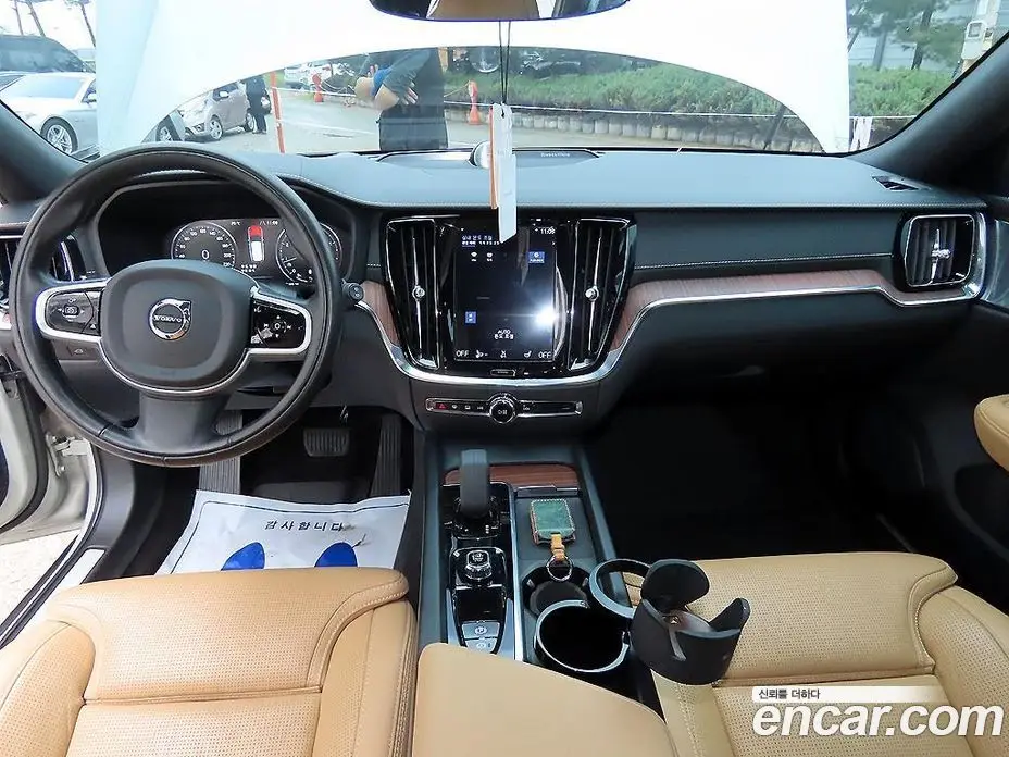 Volvo V60 2021 2.0 автомат (гидро), фото 7