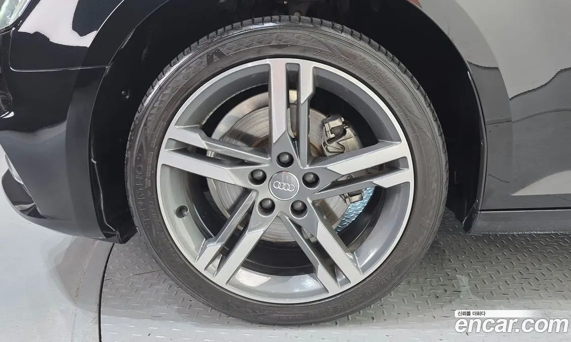 Audi A4 2019 2.0 автомат (гидро), фото 5