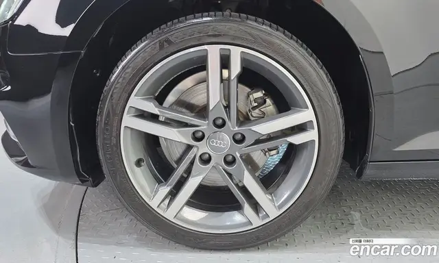 Audi A4 2019 2.0 автомат (гидро), миниатюра 5