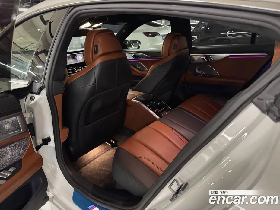 BMW 8 серия 2023 4.4 автомат (гидро), фото 15