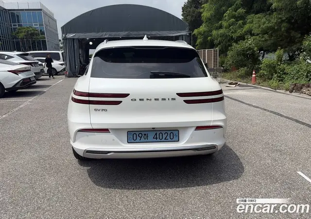 Genesis GV70 2022 0.1 автомат (гидро), миниатюра 3