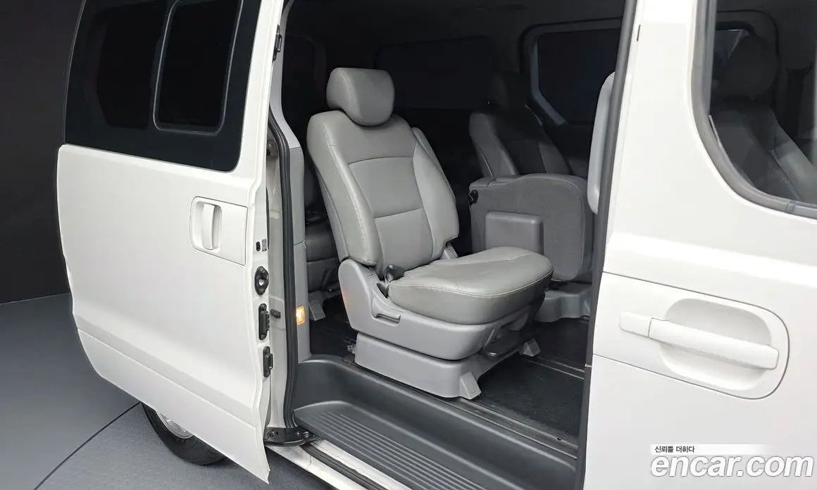 Hyundai Starex 2017 2.5 автомат (гидро), фото 12 Hyundai Starex 2017 2.5 автомат (гидро), фото 12