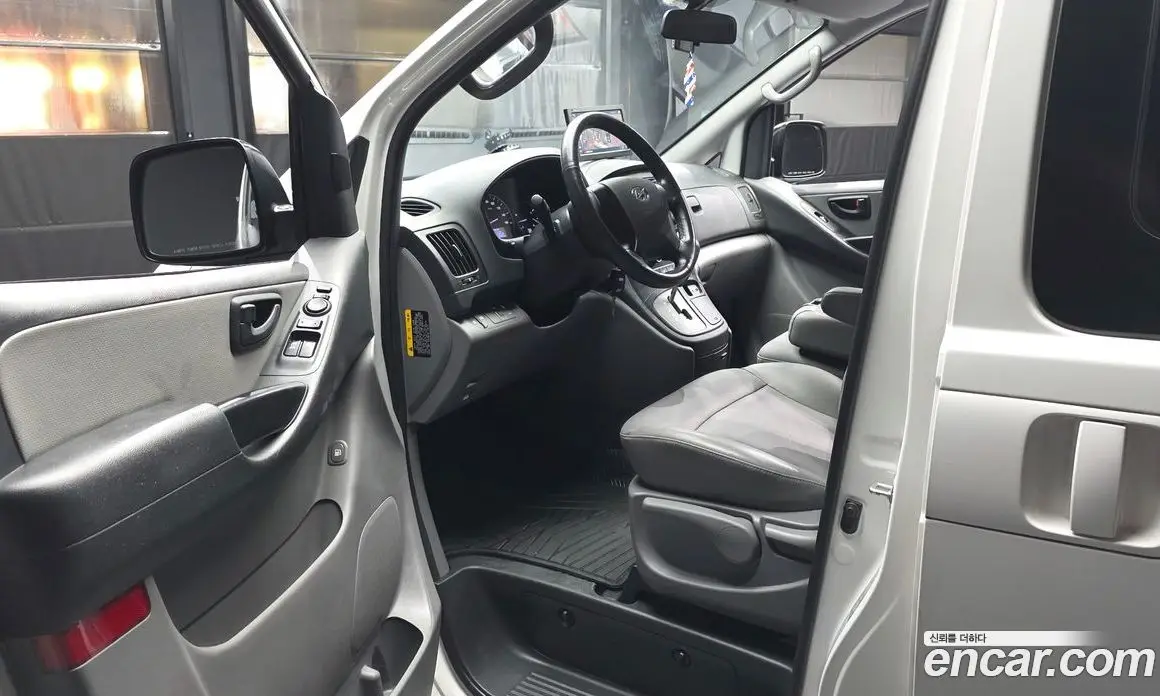 Hyundai Starex 2017 2.5 автомат (гидро), фото 10 Hyundai Starex 2017 2.5 автомат (гидро), фото 10