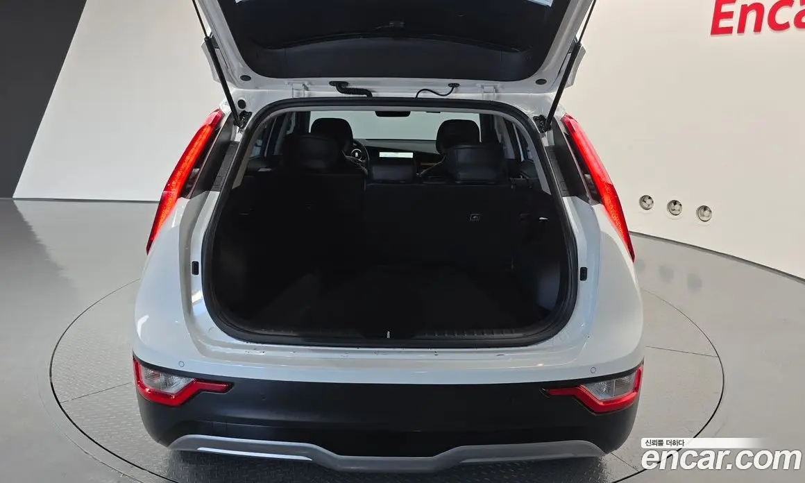 Kia Niro 2023 0.2 автомат (гидро), фото 20 Kia Niro 2023 0.2 автомат (гидро), фото 20